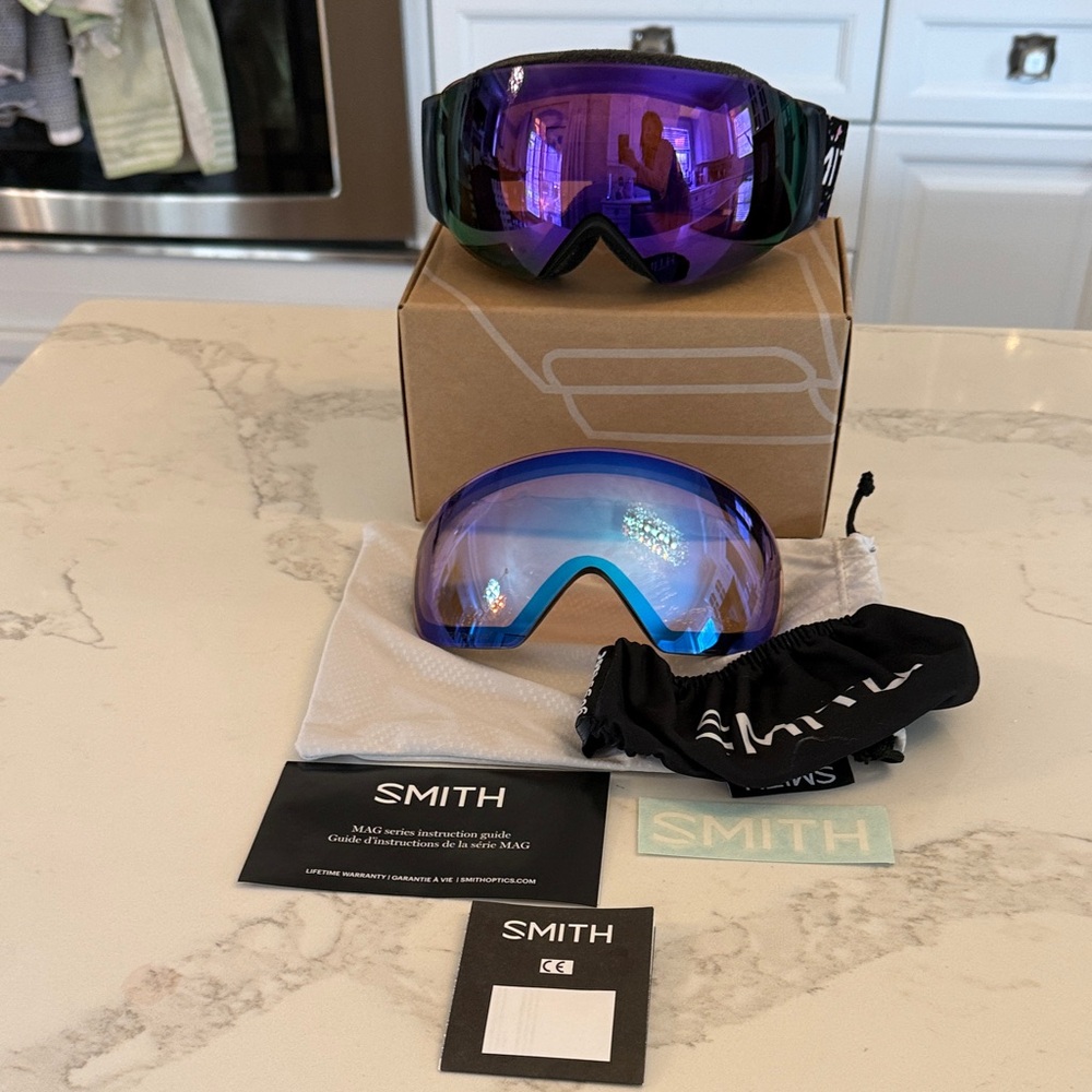 SMITH I/O Mag S Ski Goggles Chromapop Everyday Violet Mirror & Storm Blue Lens - Picture 1 of 8